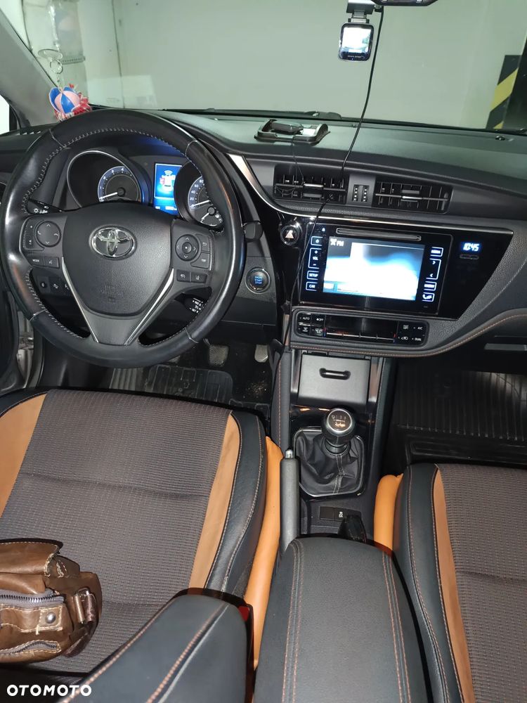 Toyota Auris 1.6 Prestige - 17