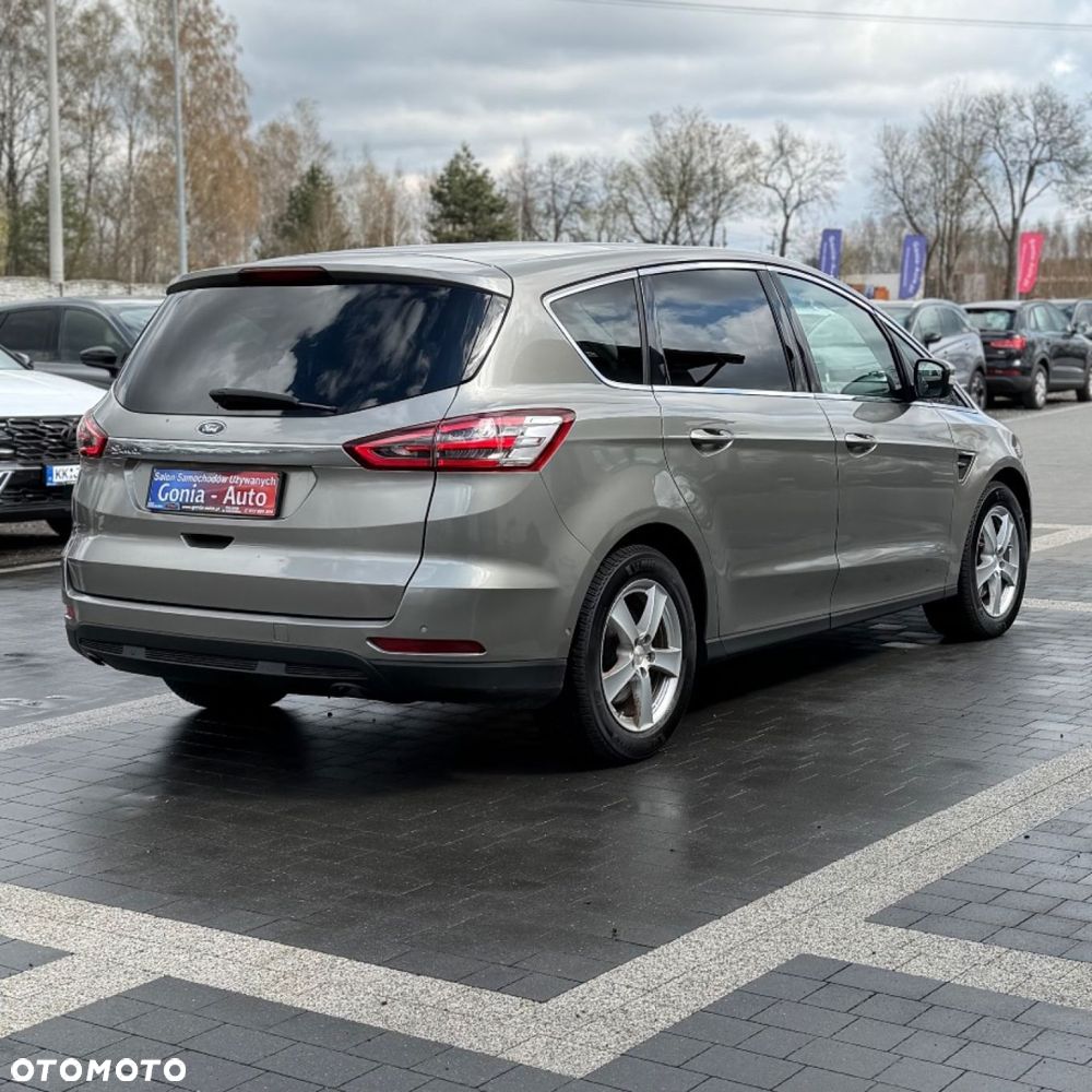 Ford S-Max - 13