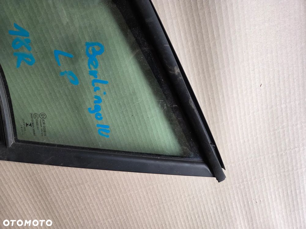 Szyba drzwi lewych przednich przód trójkąt Citroen Berlingo IV - 2