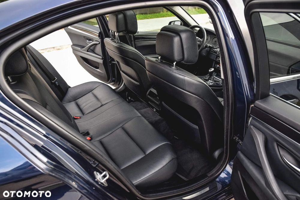BMW Seria 5 520i - 24