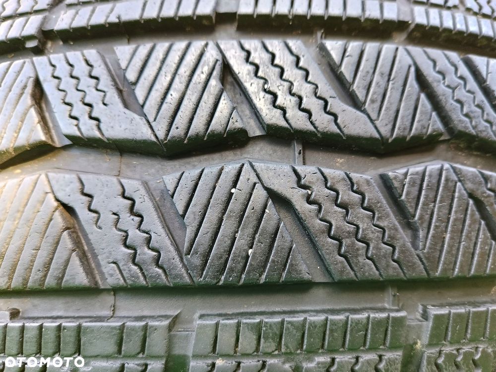HANKOOK WINTER I CEPT LV 225/55/17 C, 1 szt 2021 r 7,8 mm - 3