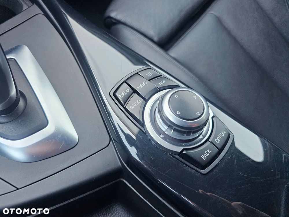 BMW Seria 1 120d Sport-Aut Urban Line - 28