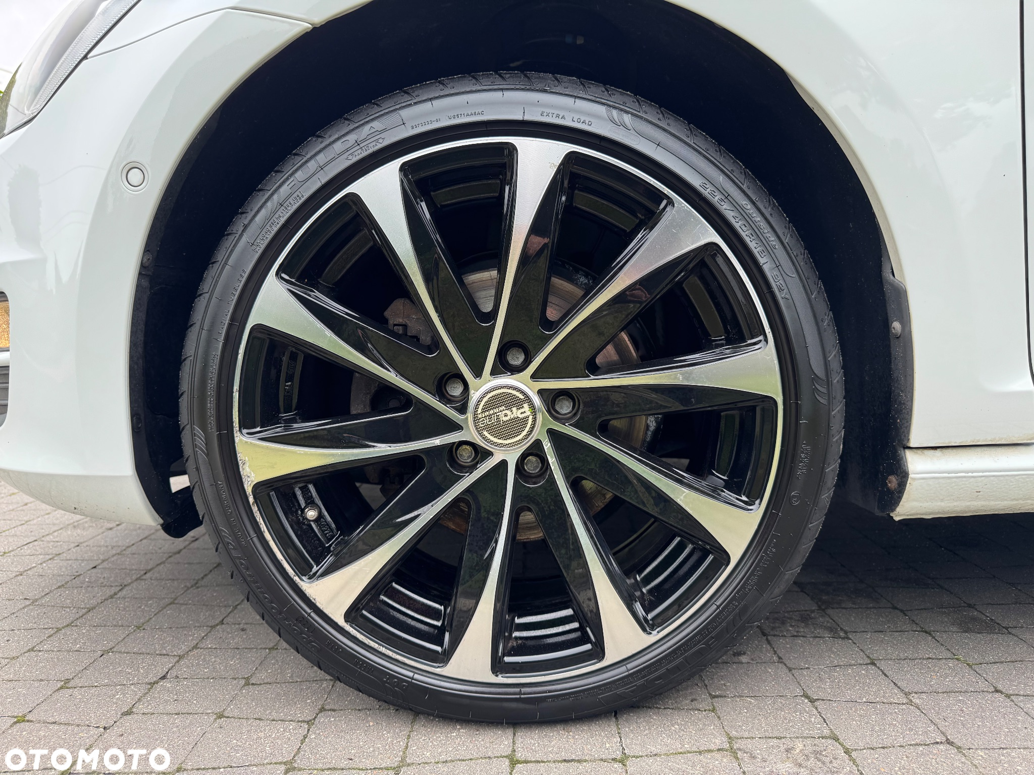 Volkswagen Golf 2.0 BlueTDI Cup - 37