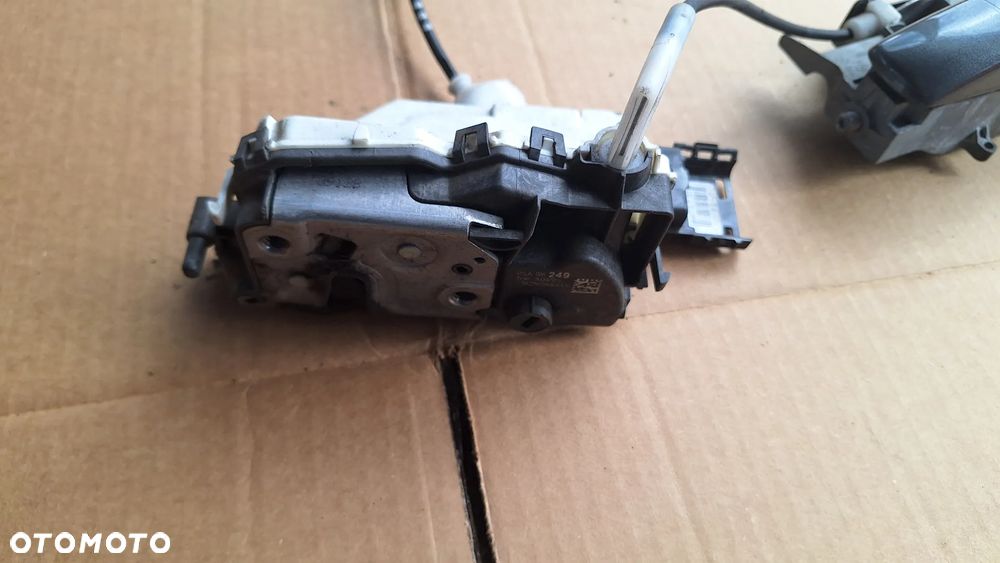 ZAMEK DRZWI PRAWY LEWY TYL CITROEN C3 6 PINOW