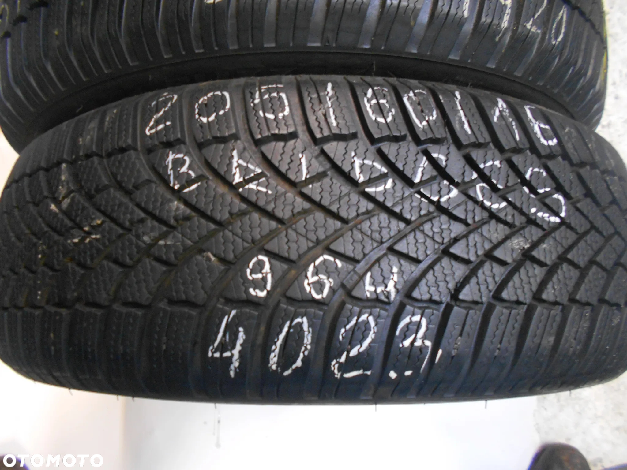 OPONY 205/60R16 BRIDGESTONE BLIZZAK LM 005 DOT 4023 /  1920 8MM - 4