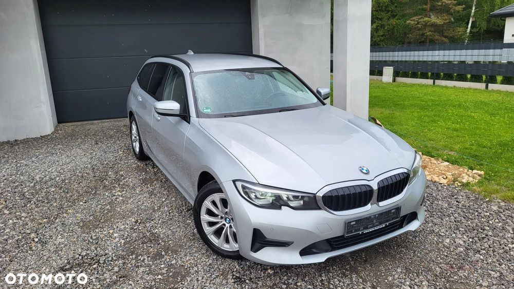 BMW Seria 3 318d Touring - 15