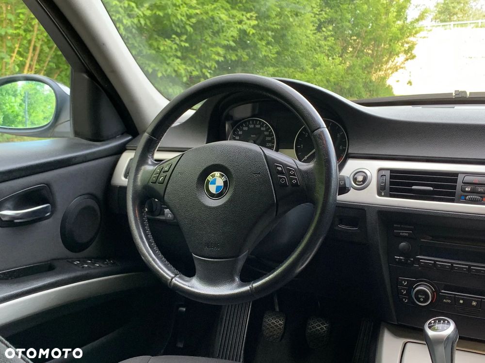 BMW Seria 3 318i - 17