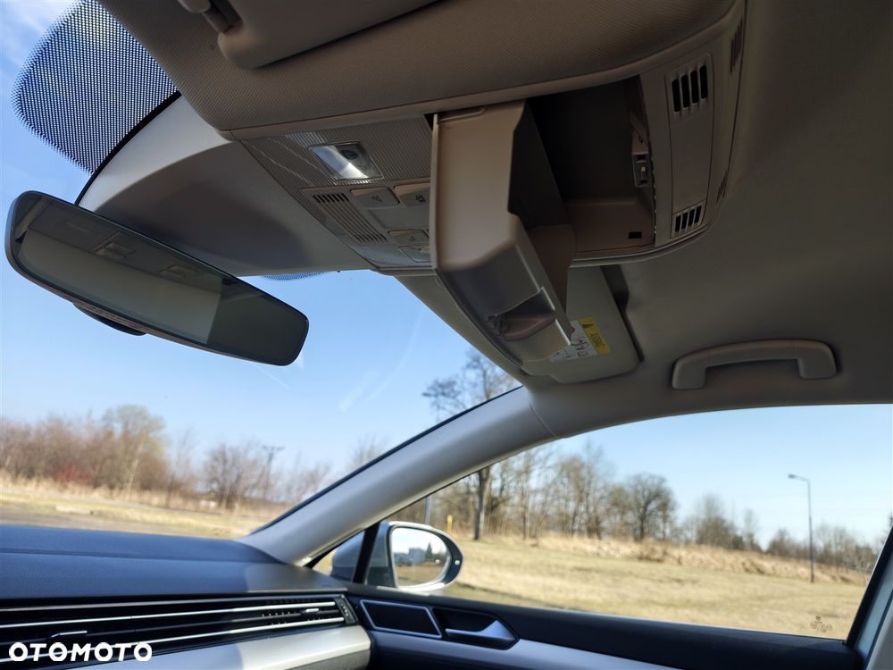 Volkswagen Passat - 28