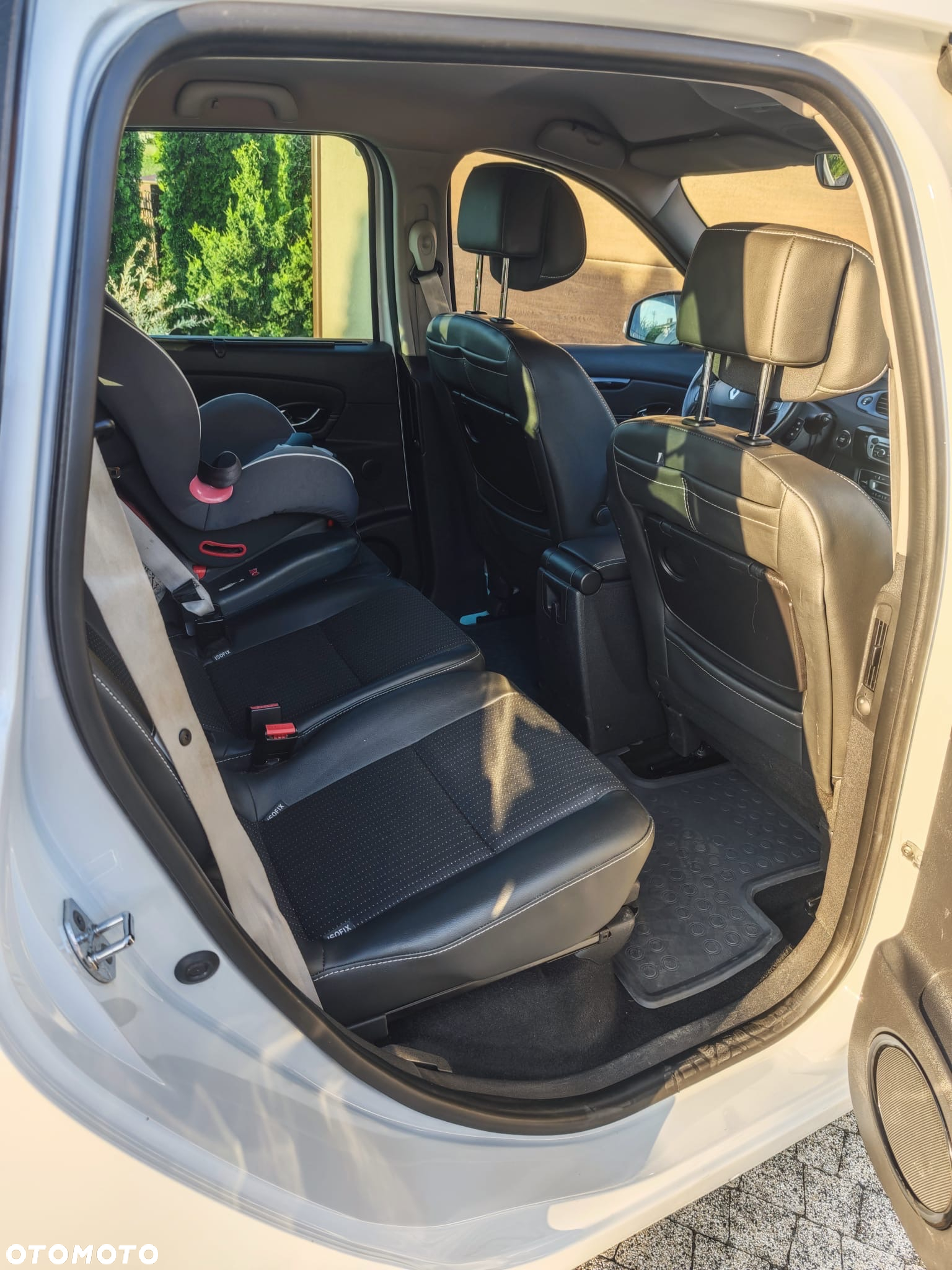 Renault Scenic 1.6 dCi Bose - 8