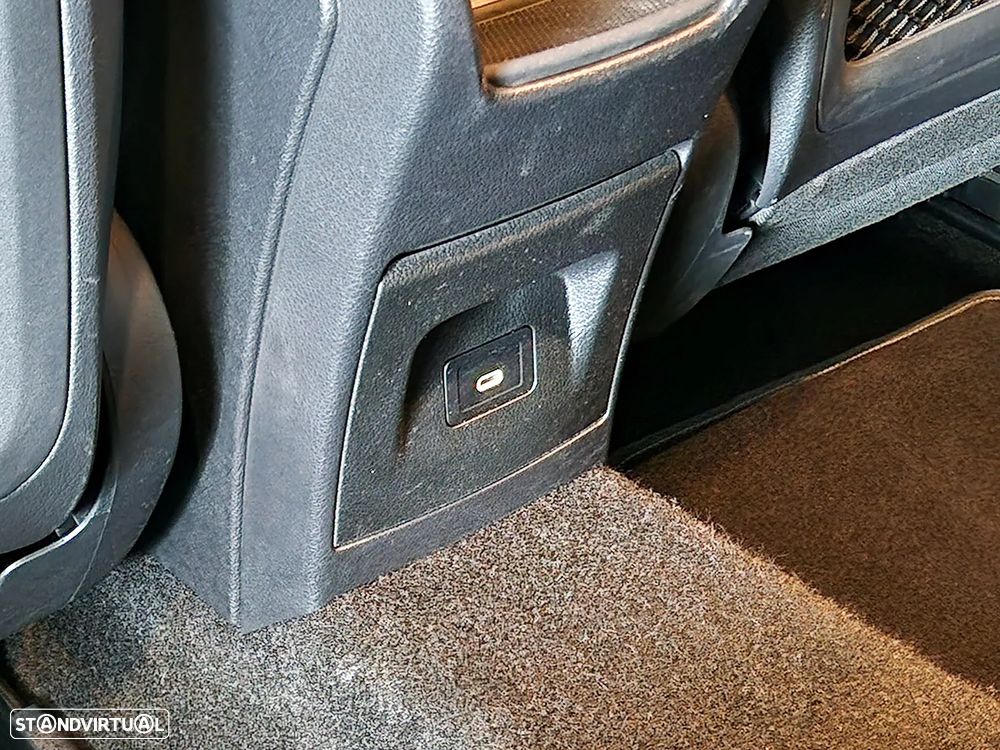 Mercedes-Benz A 250 e - 12