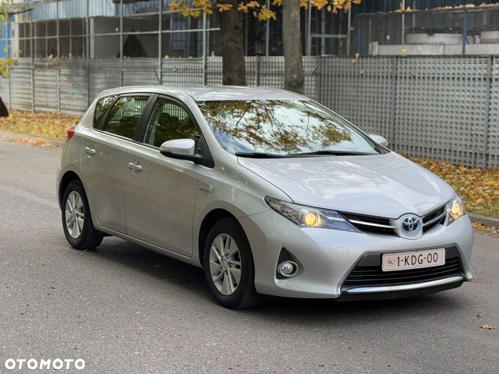 Toyota Auris 1.8 HSD Luna - 2