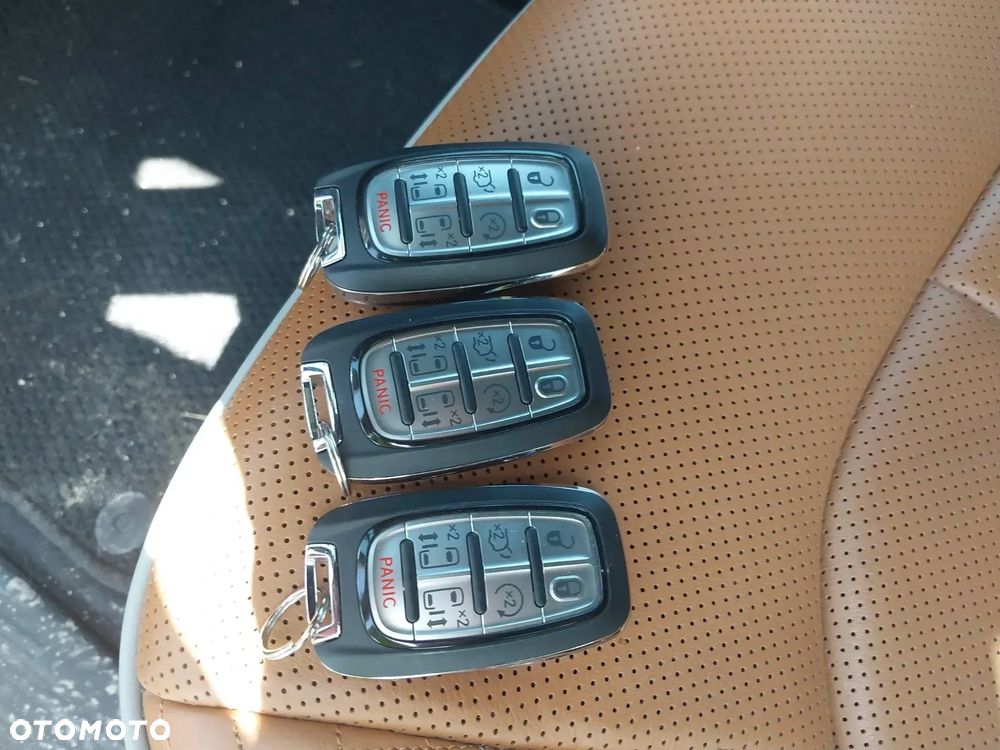 Chrysler Pacifica - 11