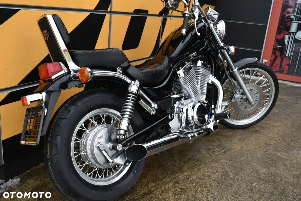 Suzuki Intruder - 32