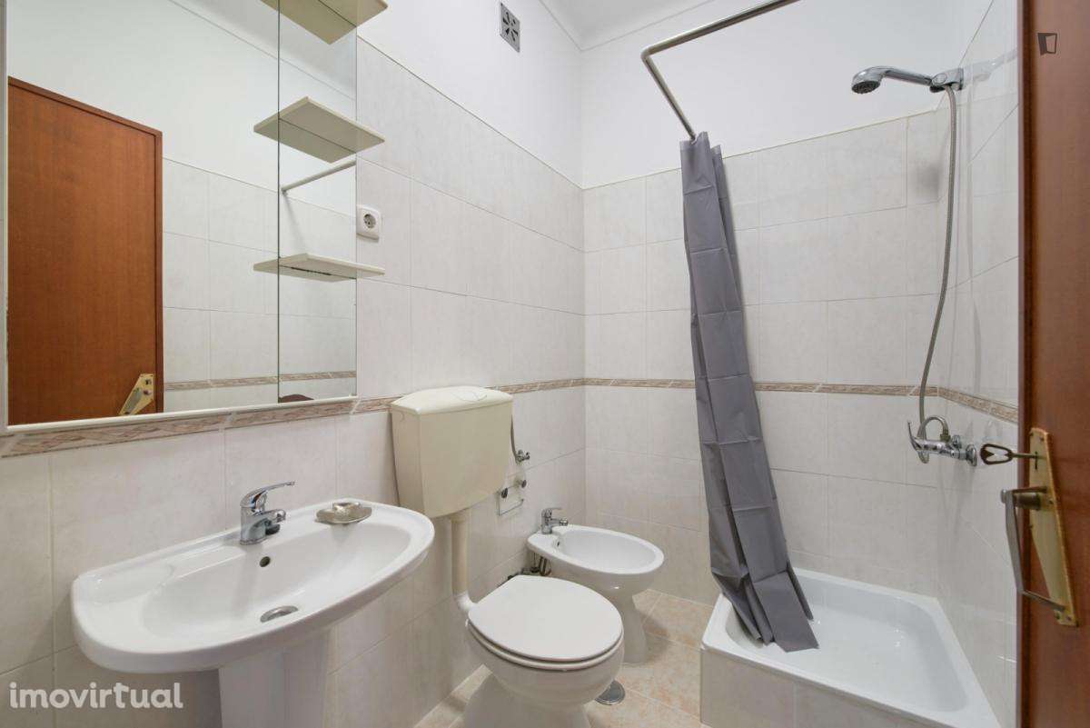 Quarto - localizado em Almada Lisbon - Grande imagem: 2/60