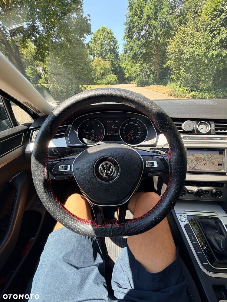 Volkswagen Passat - 12