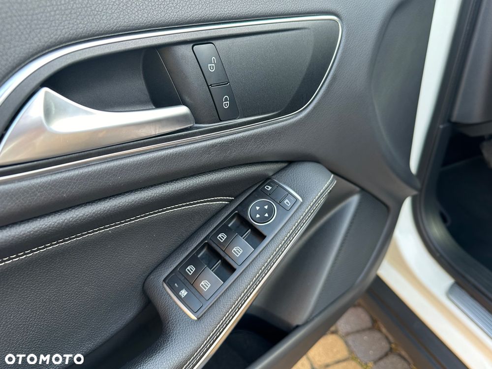 Mercedes-Benz GLA - 36