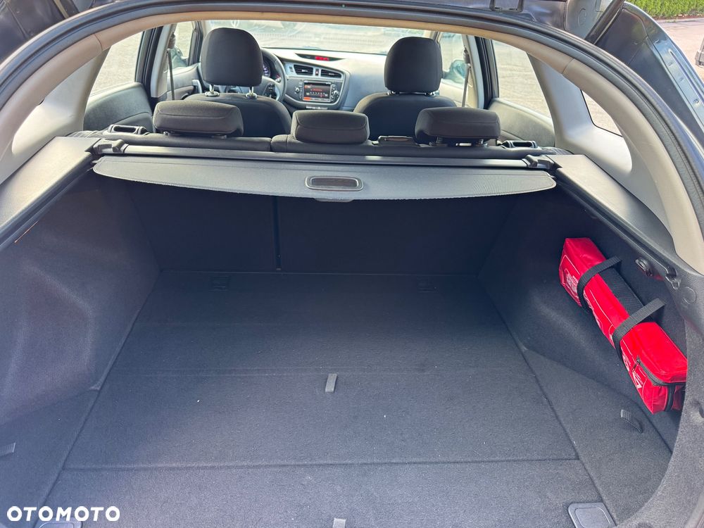 Kia Ceed 1.6 CRDi 128 ISG Fifa World Cup Edition - 12