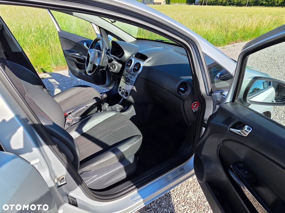 Opel Corsa 1.4 16V Cosmo - 15