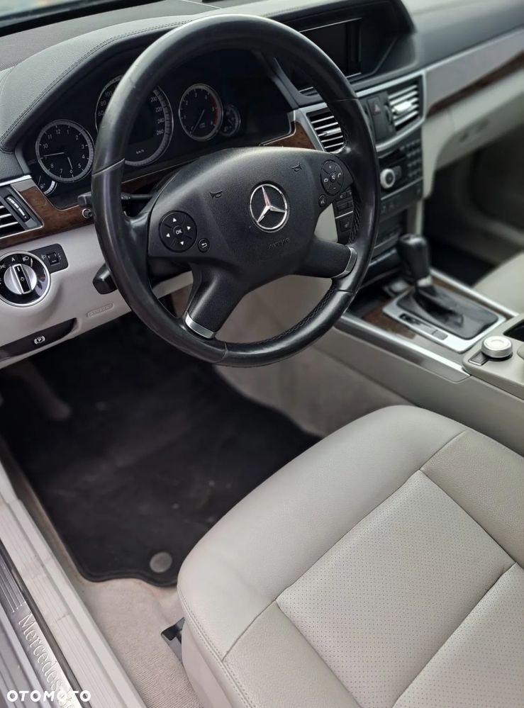 Mercedes-Benz Klasa E 220 CDI DPF BlueEFFICIENCY 7G-TRONIC Elegance - 18