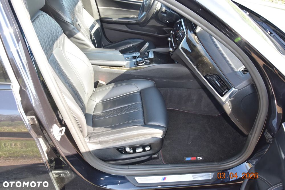 BMW Seria 5 M550i xDrive sport - 19