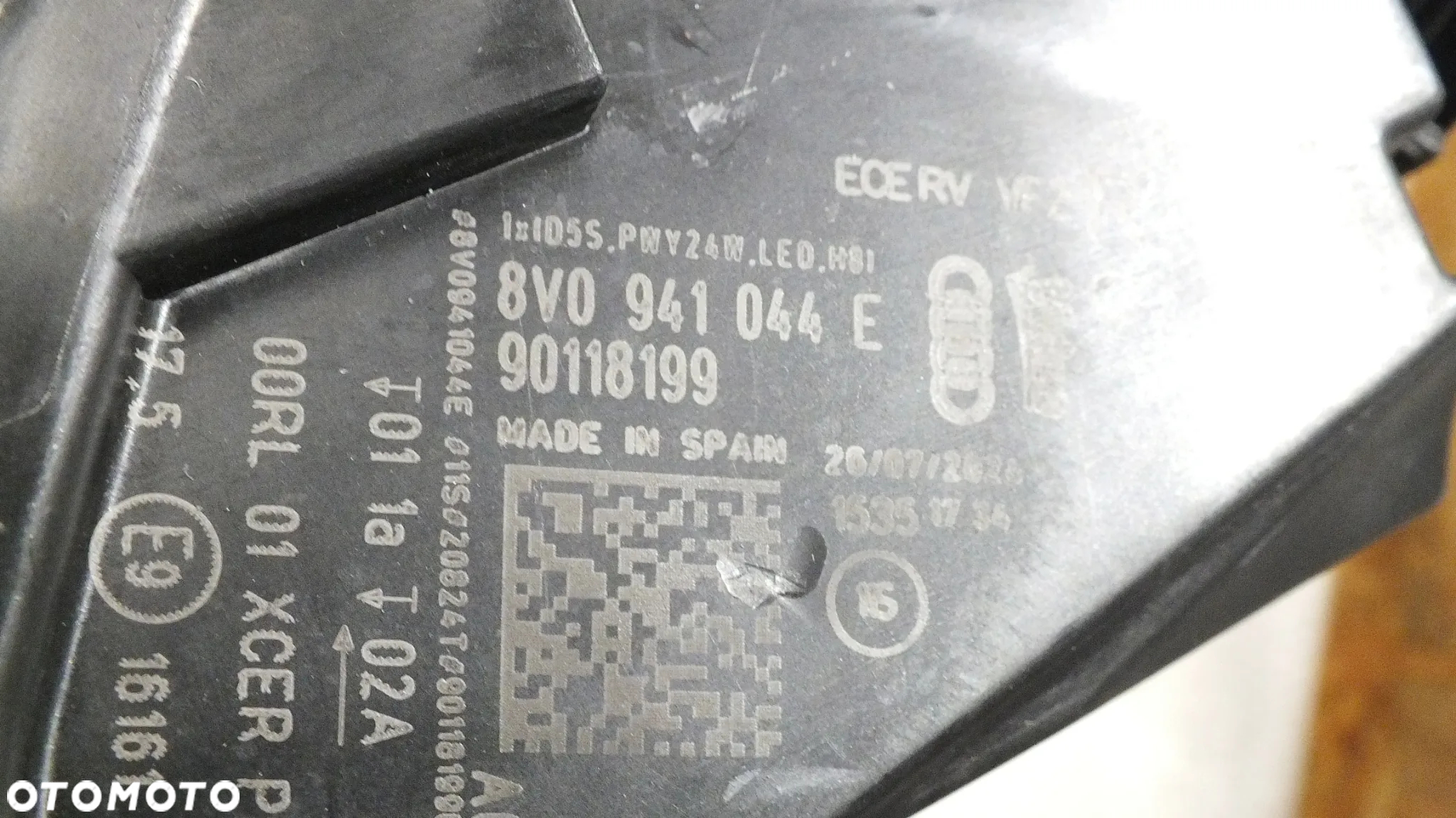 Xenon prawy Audi A1 8V0941044E - 7