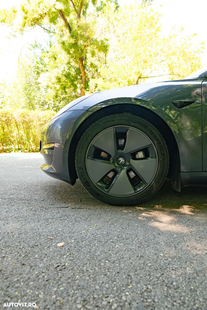 Tesla Model 3 - 12