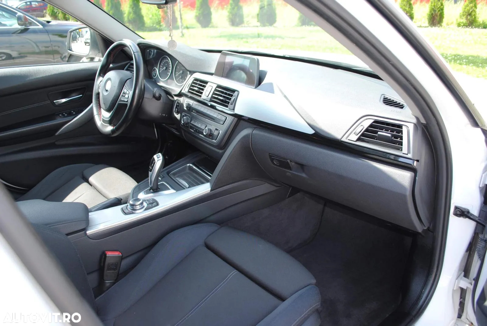 BMW Seria 3 320d Touring Aut. - 5