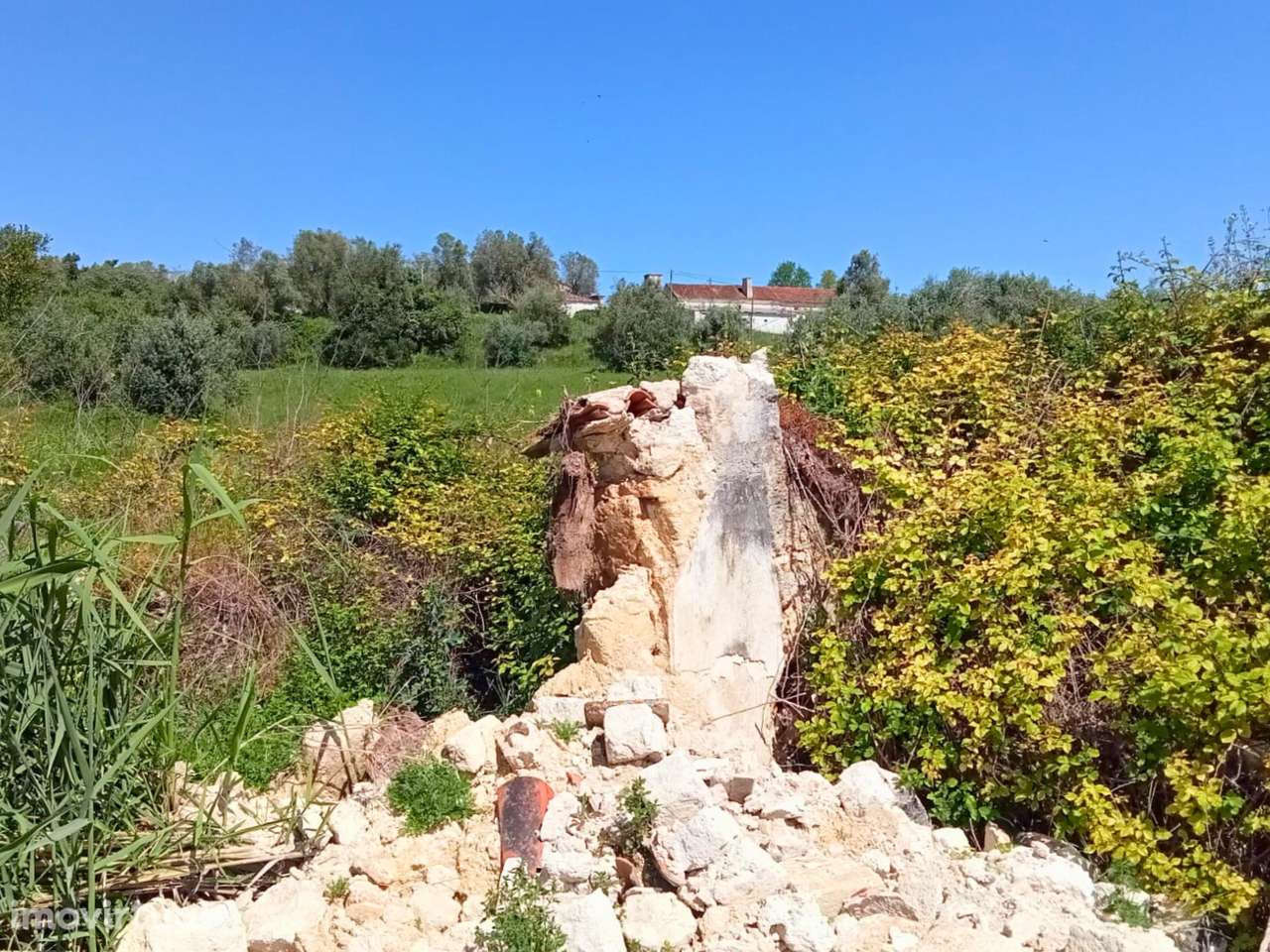 Moradia para reconstruir - Grande imagem: 3/18