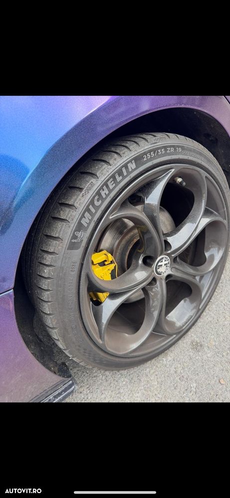 Alfa Romeo Giulia 2.0 Turbo 16V AT8-Q4 Veloce - 15