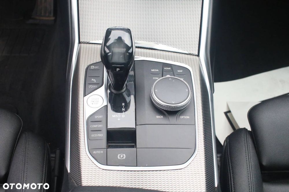 BMW Seria 3 330i xDrive M Sport - 20