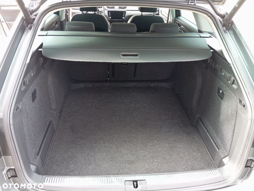 Skoda Superb 2.0 TDI SCR Style DSG - 29