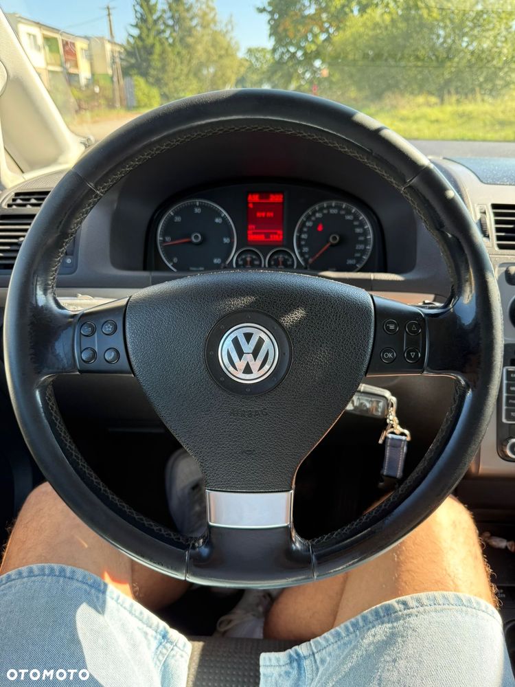 Volkswagen Touran 1.9 TDI DPF BlueMot Conceptline - 12