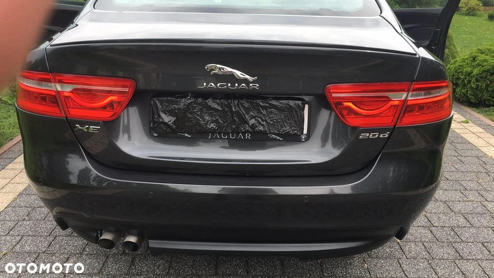 Jaguar XE 2.0 D R-Sport - 22