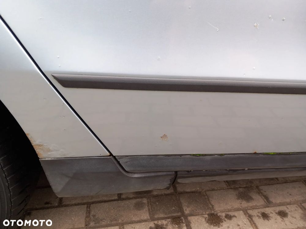 VW PASSAT B6 DRZWI PRAWE TYLNE PRAWY TYŁ KOMBI KOLOR: LB5M - 4