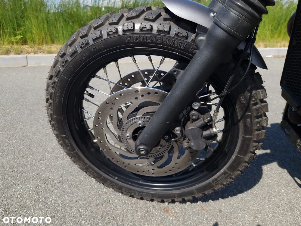 Triumph Bonneville - 11