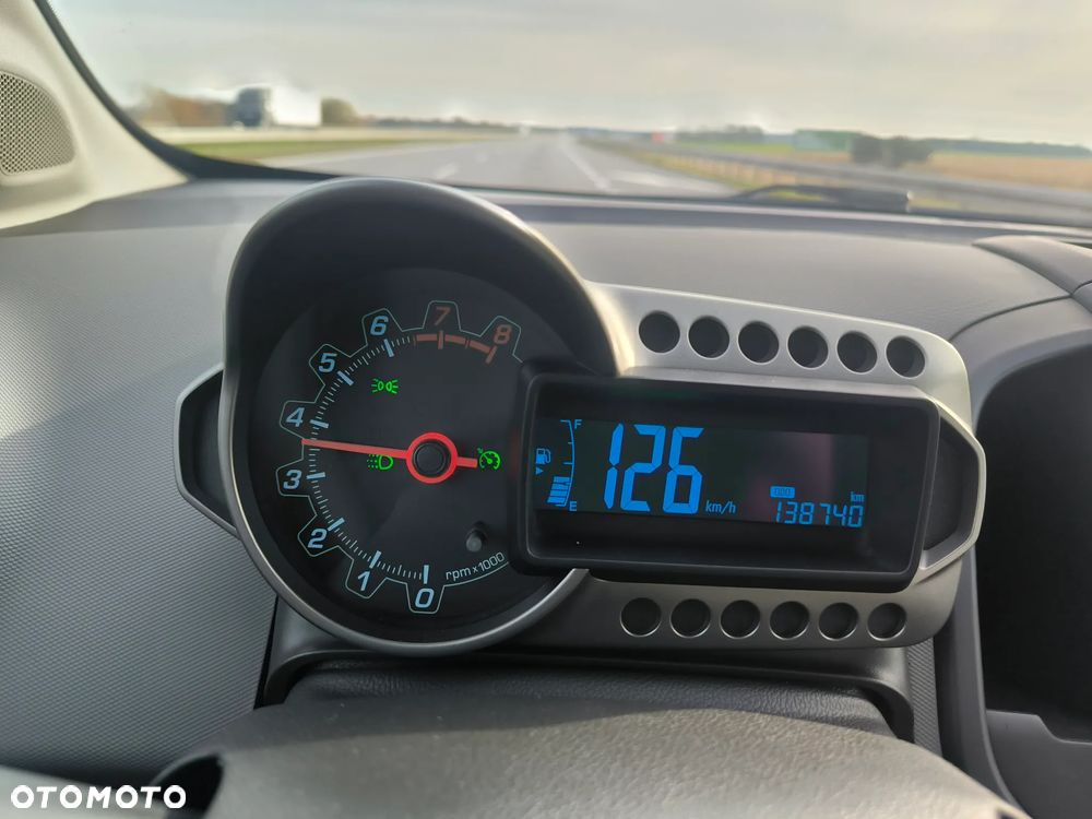 Chevrolet Aveo 1.2 LT - 25