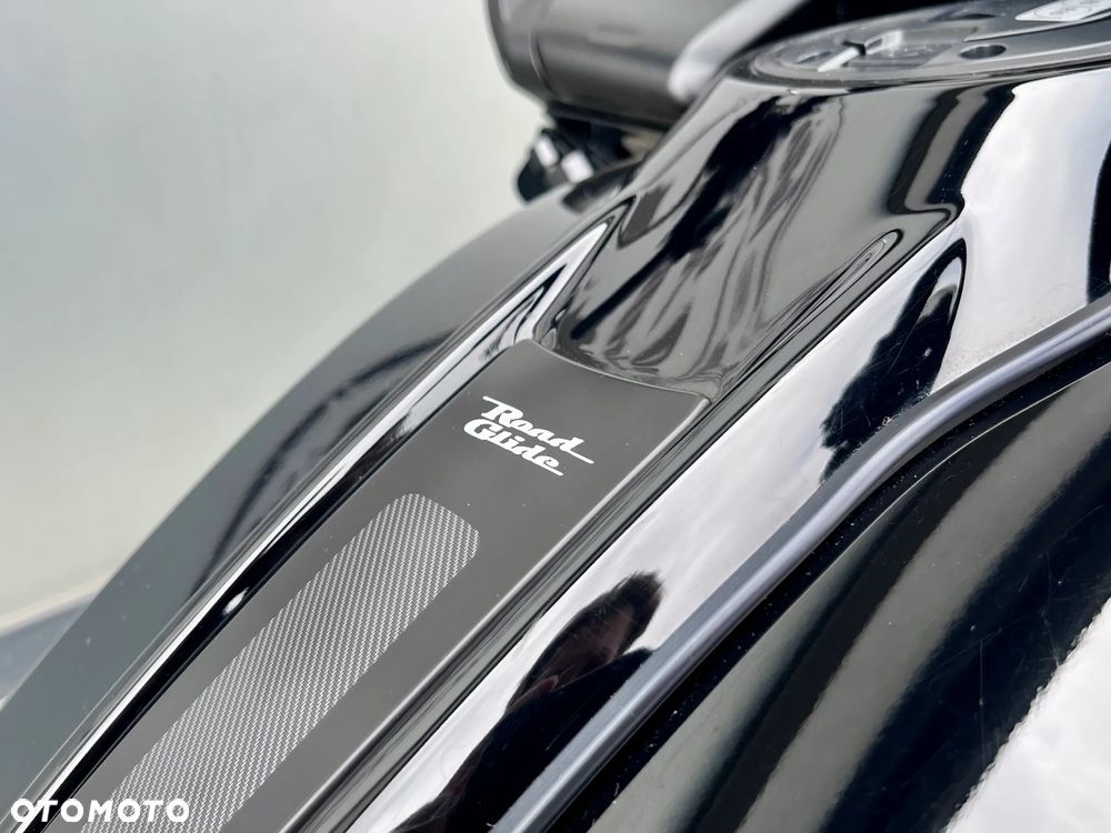 Harley-Davidson Touring Road Glide - 12