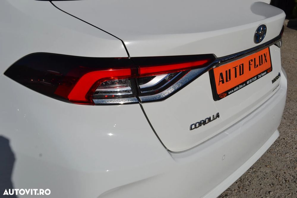 Toyota Corolla 1.8 HSD Business - 30