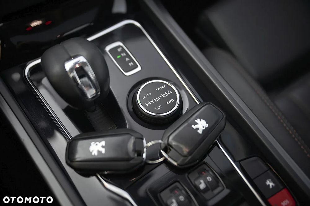 Peugeot 508 RXH Hybrid4 - 32