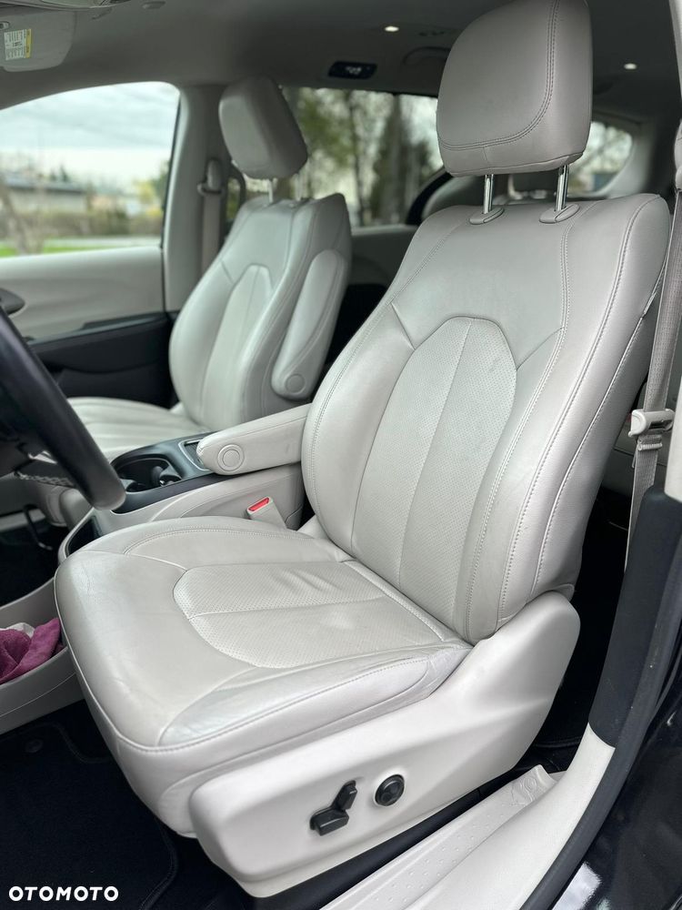 Chrysler Pacifica - 39
