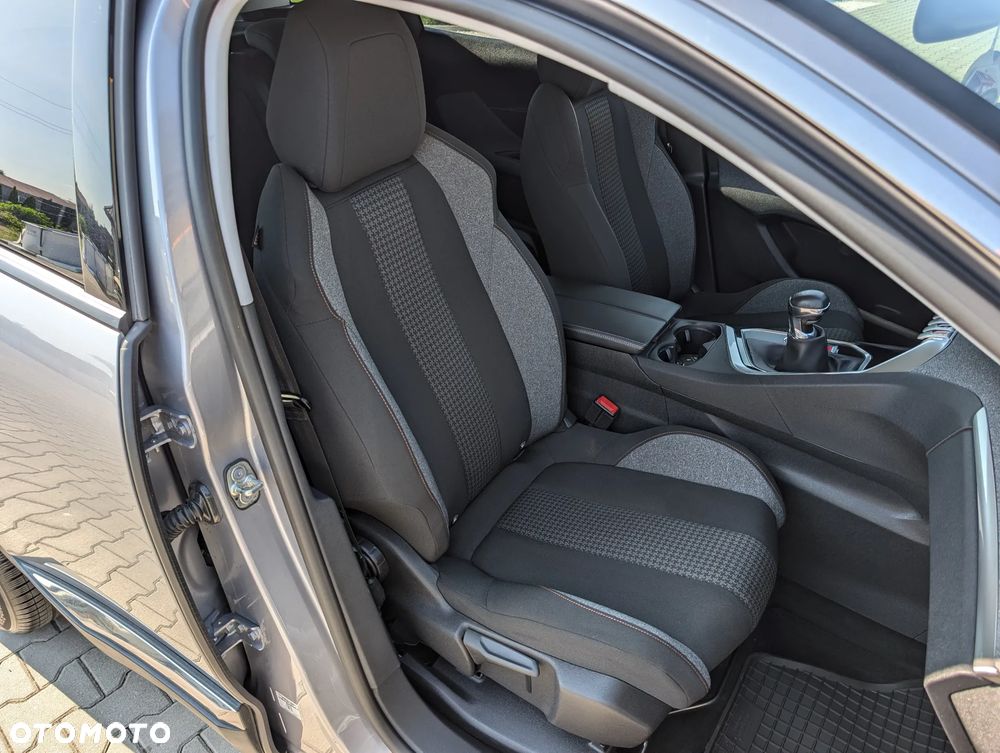 Peugeot 3008 PureTech 130 Stop & Start GPF Allure - 36