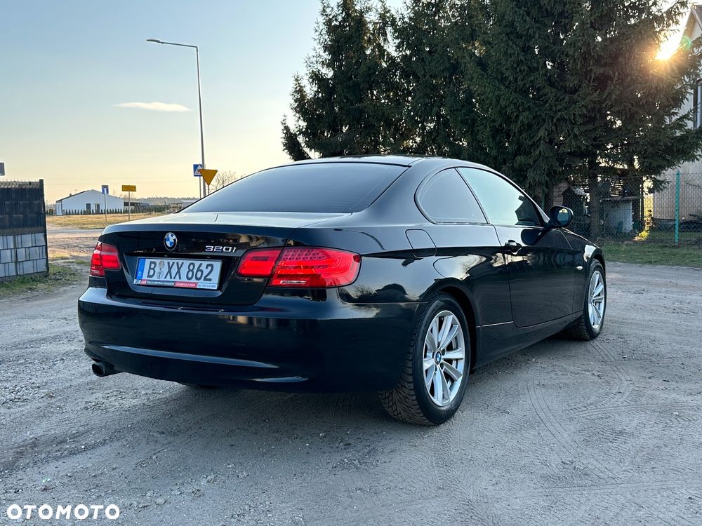 BMW Seria 3 320i - 10