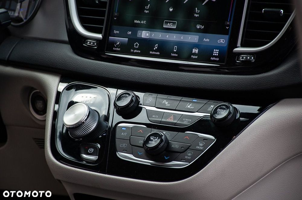 Chrysler Pacifica - 27