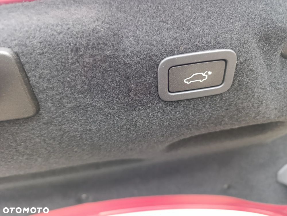 Jaguar XE 20d R-Sport - 21