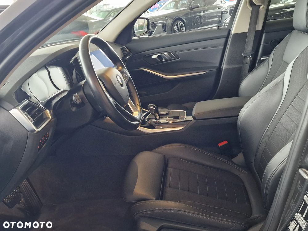 BMW Seria 3 320i Sport Line - 10
