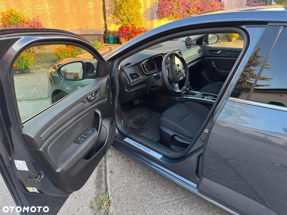 Renault Megane 1.5 Blue dCi Intens EDC - 6