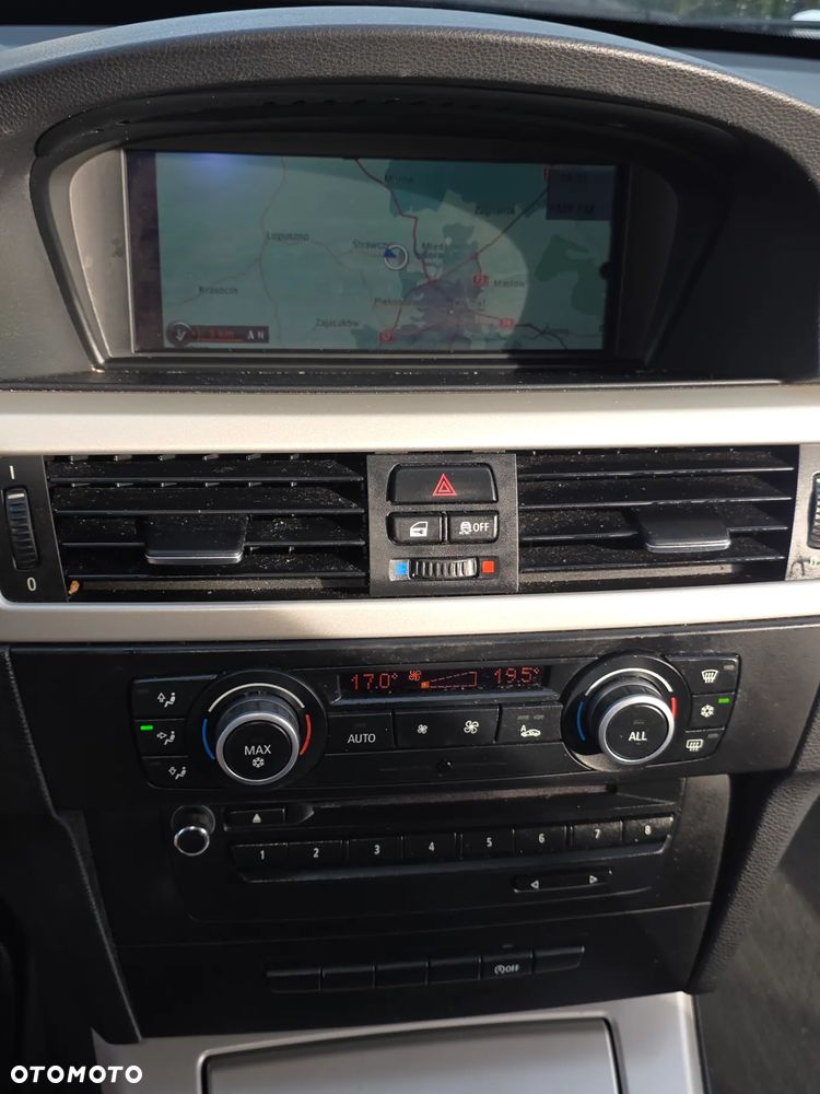 BMW Seria 3 320d DPF Touring - 11