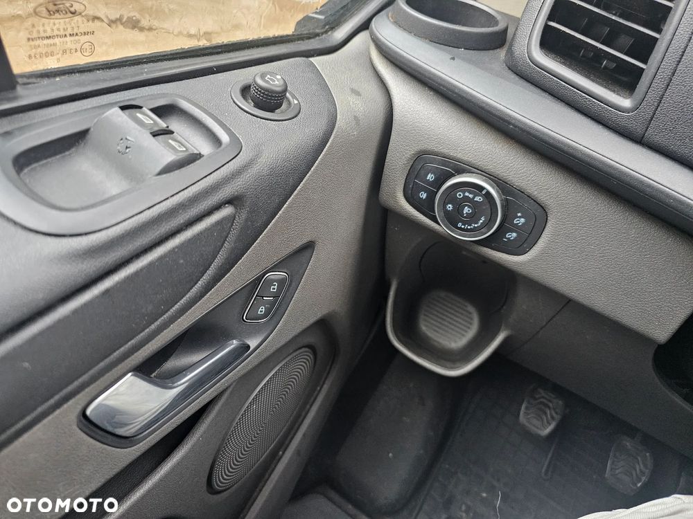 Ford TRANSIT CUSTOM - 6
