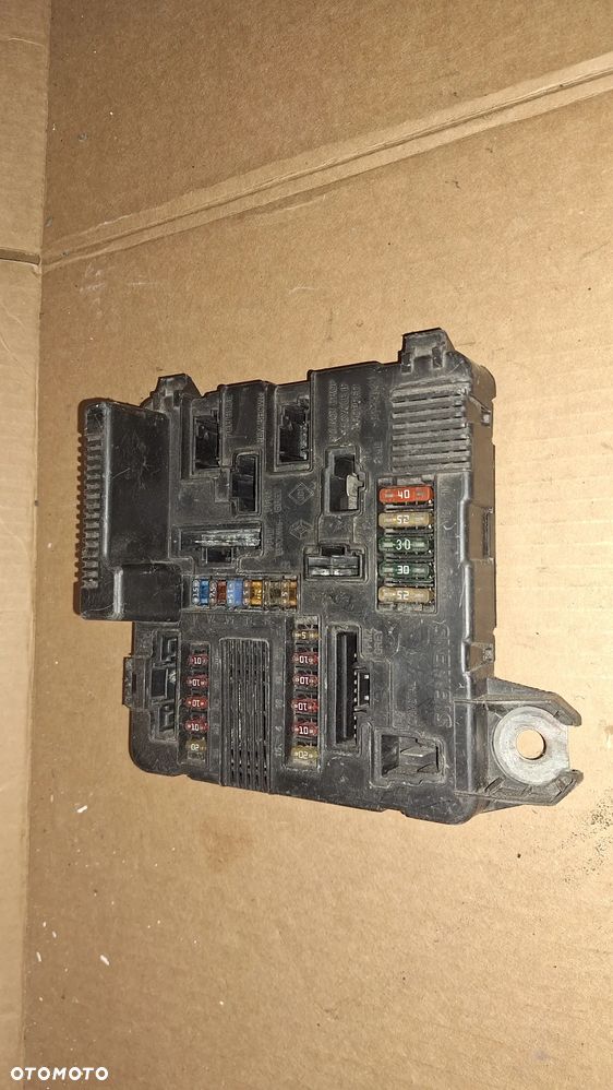 SKRZYNKA BSI BEZPIECZNIKOW MODU UPC SCENIC II MEGANE II - 1