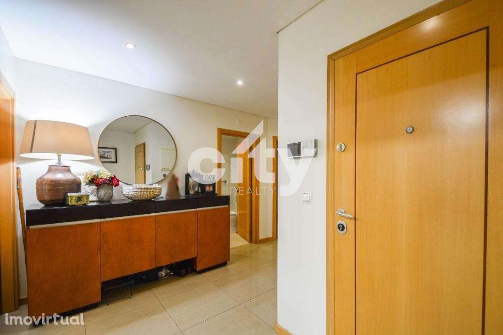 APARTAMENTO T4 DUPLEX DE 248 M2 COM GARAGEM BOX DE 52 M2 - Grande imagem: 2/46